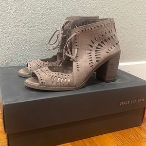 Like new super cute heels! True Suede Smoke Cloud Tarita